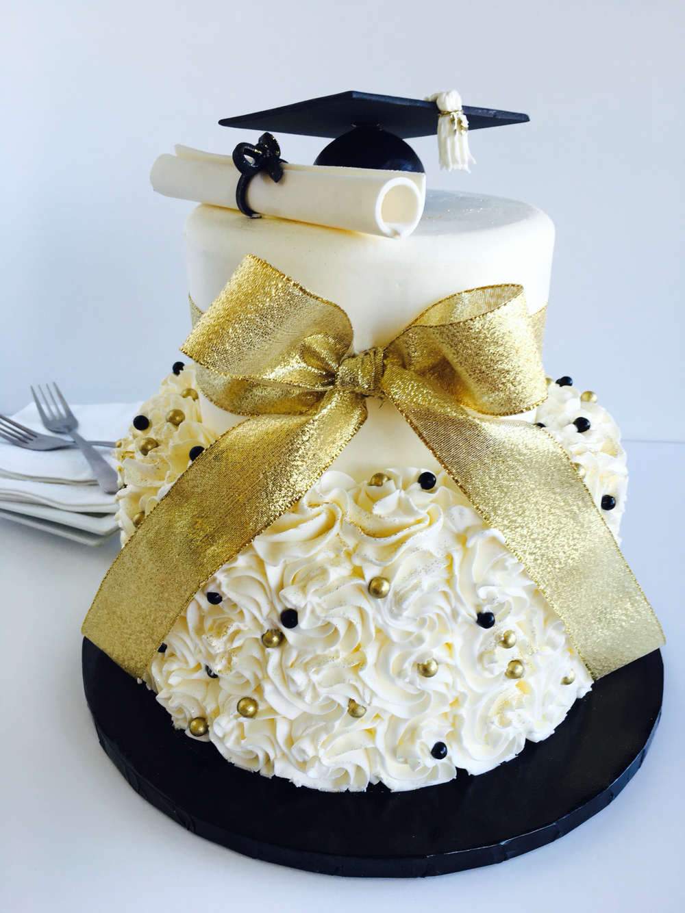 Black and White Elegant Graduation Cakes