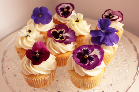 Cupcakes with Edible Flowers