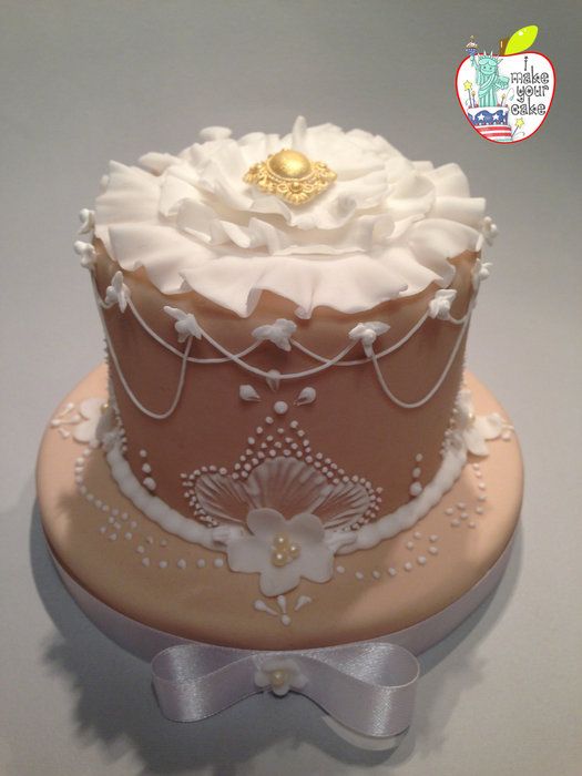 Decorating with Royal Icing Cake