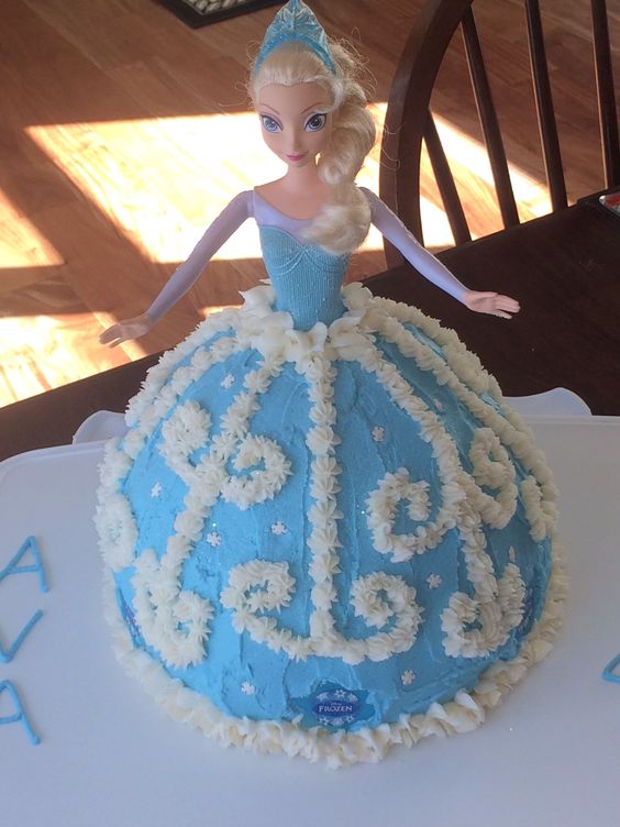 Frozen Elsa Doll Cake