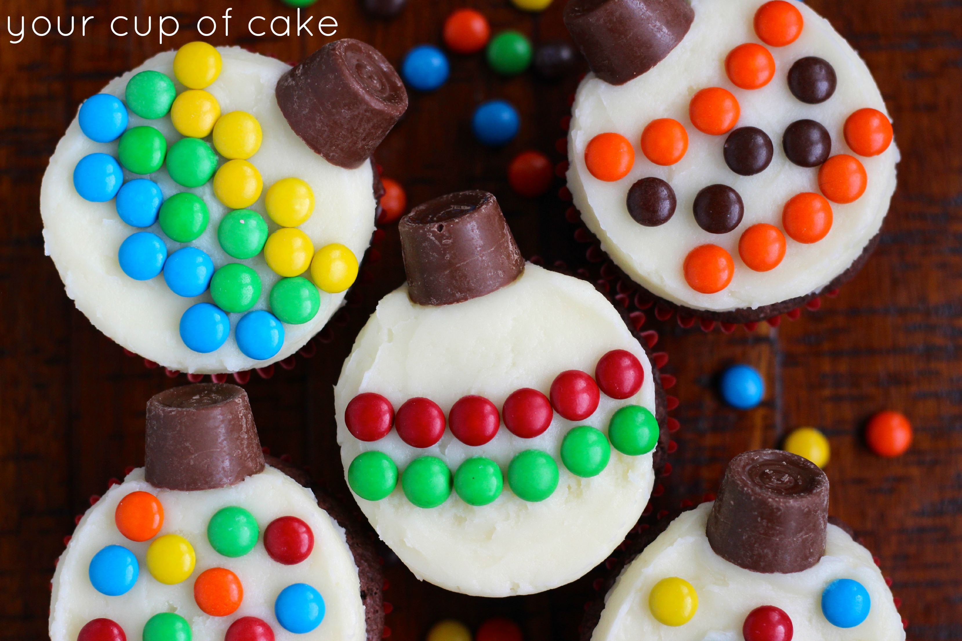 Easy Christmas Cupcake Decorating