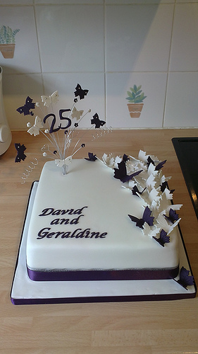 6 Photos of 25th Anniversary Cakes With Purple