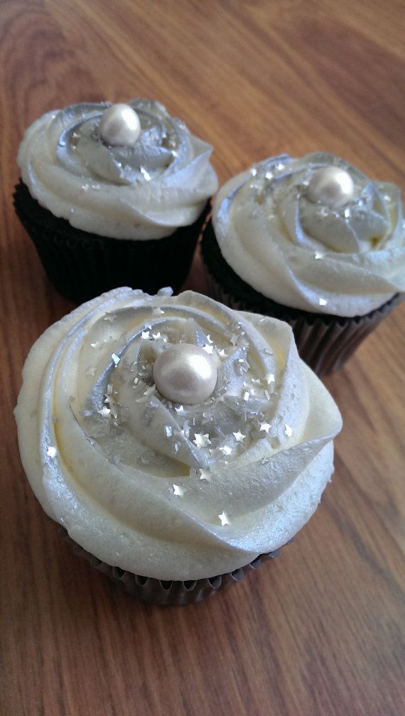 Cupcakes with Edible Pearls