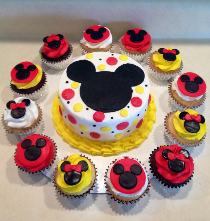 Mickey Mouse Cupcake Cake