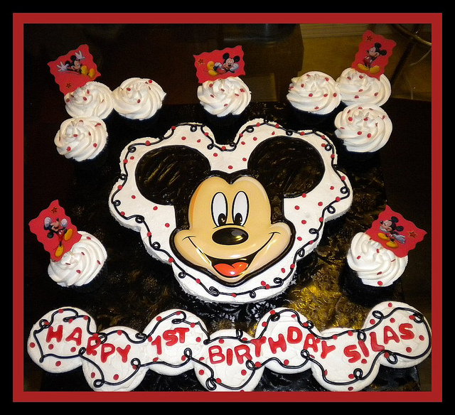 Mickey Mouse Cupcake Cake