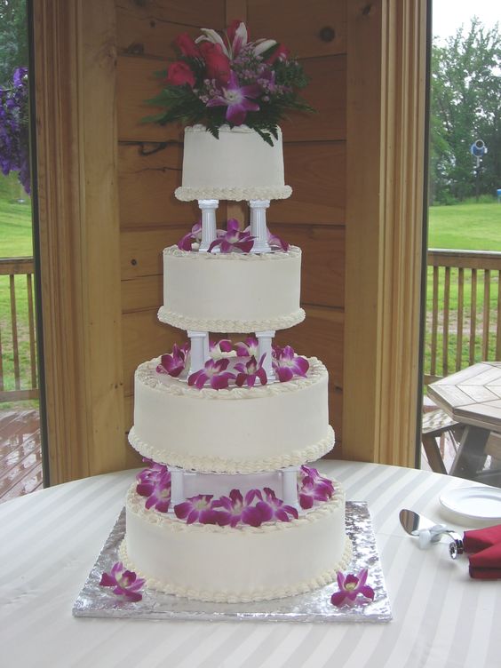 4 Tier Wedding Cake with Pillars