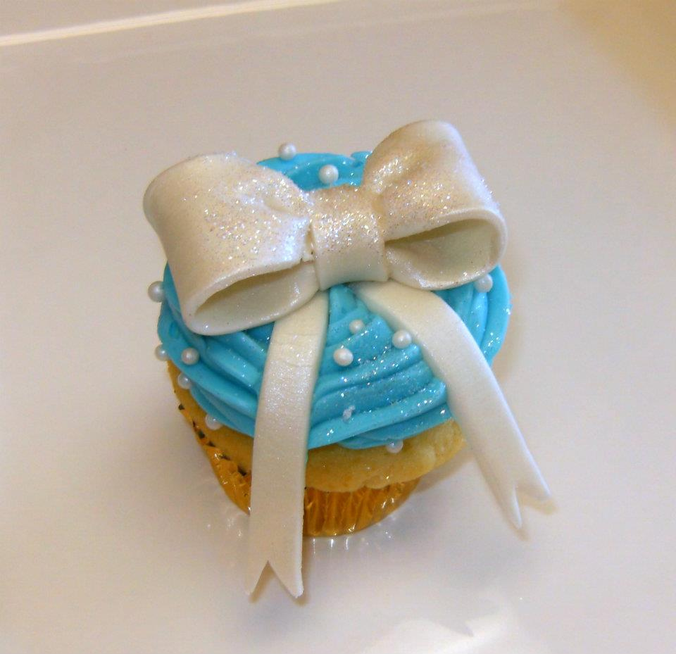 Bow Cupcake Cake