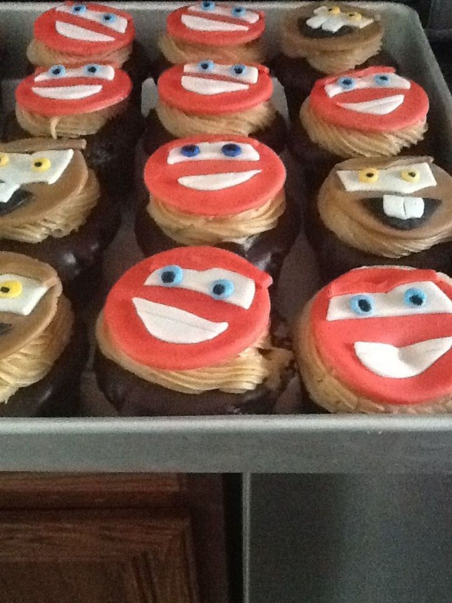 7 Photos of Disney Tow Mater Cupcakes