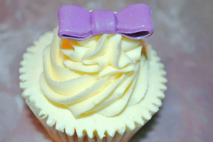 Edible Candy Bows for Cupcakes