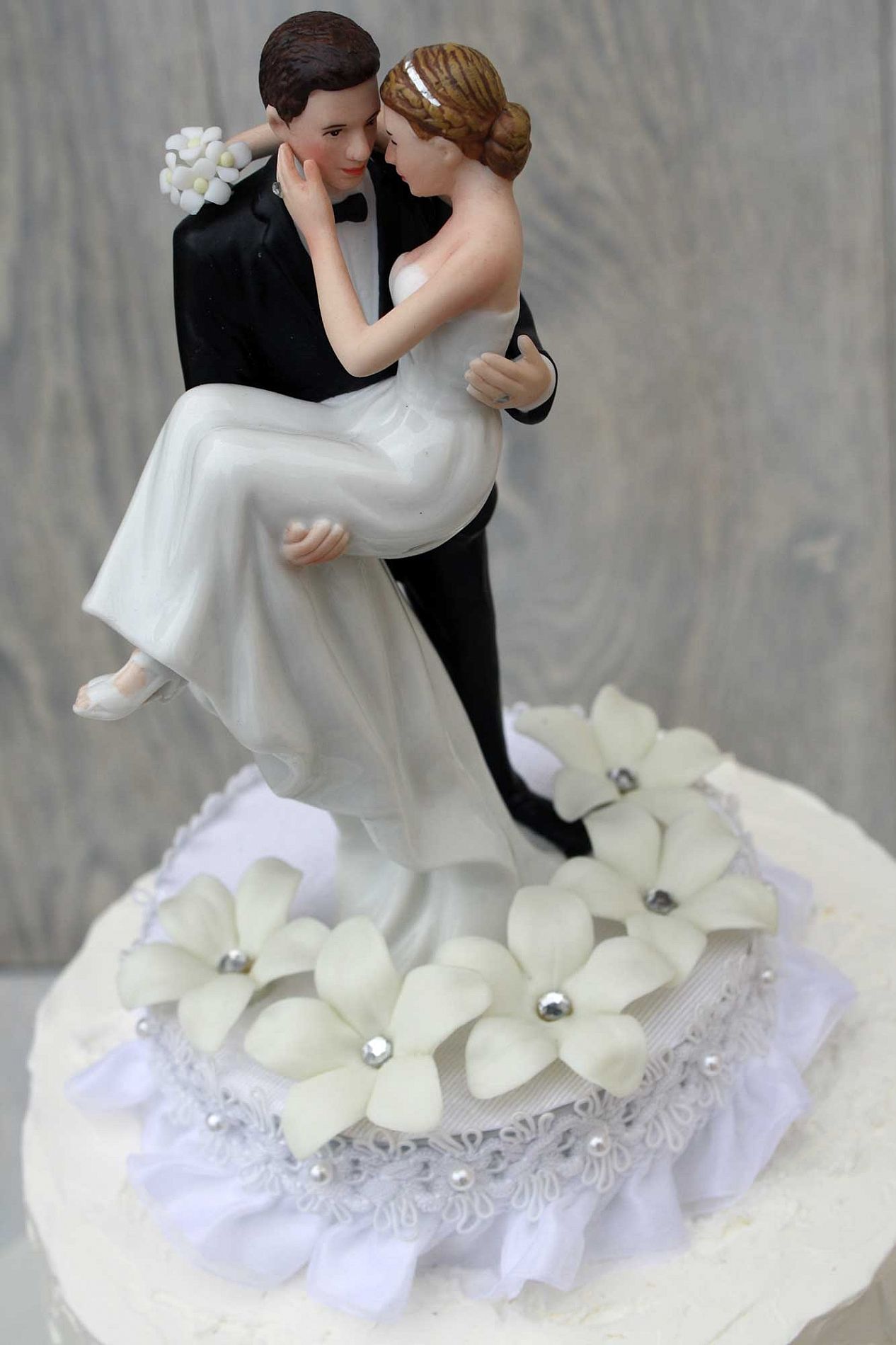 7 Tops For Bride And Groom Wedding Cakes Photo Wedding Cake