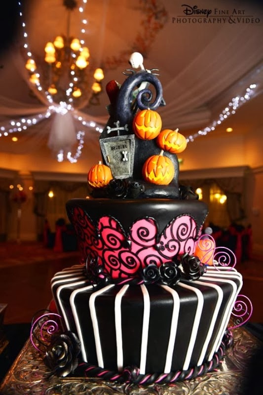 6 Photos of Disney Halloween Wedding Cakes