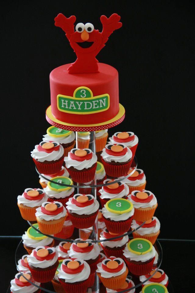 7 Mini Elmo Cupcakes Photo Elmo Cupcake Cake Ideas Birthday