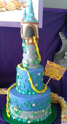 Tangled Rapunzel Cake