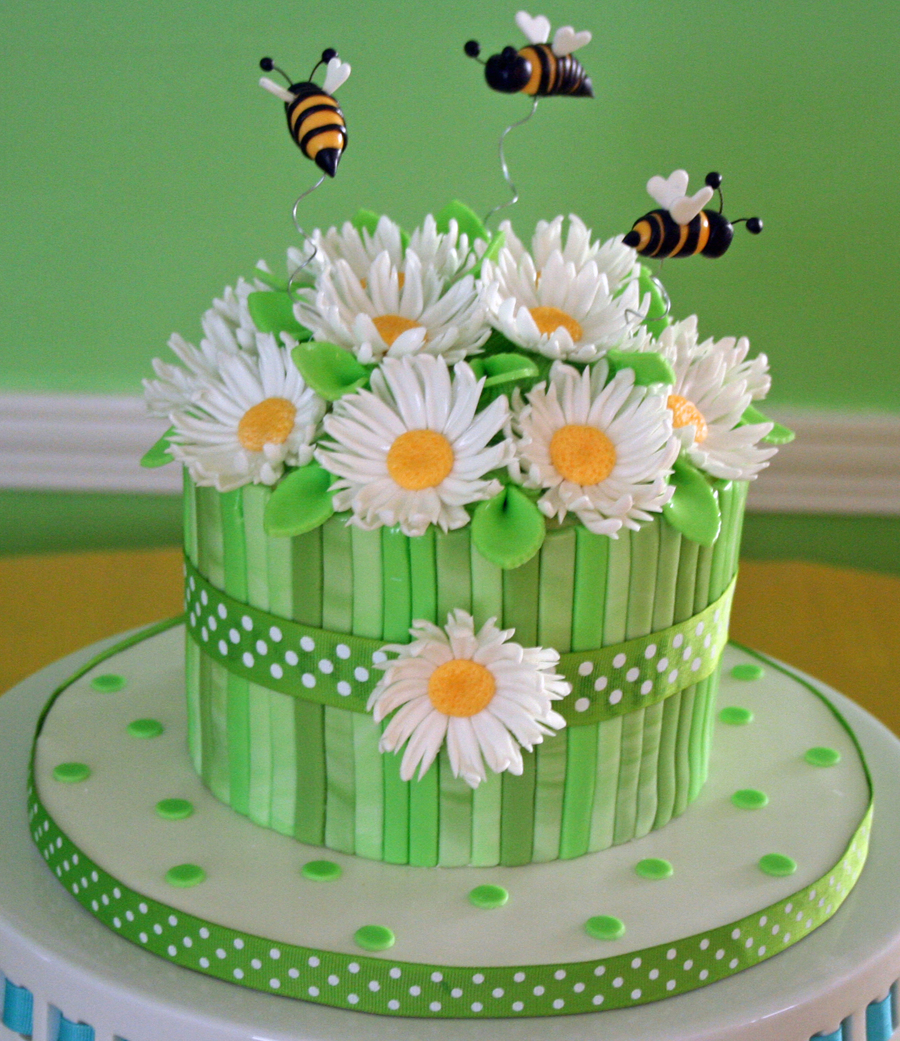 Daisy Bumble Bee Cake