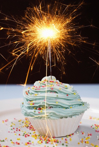 7 Photos of Beautiful Birthday Cupcakes With Sparklers