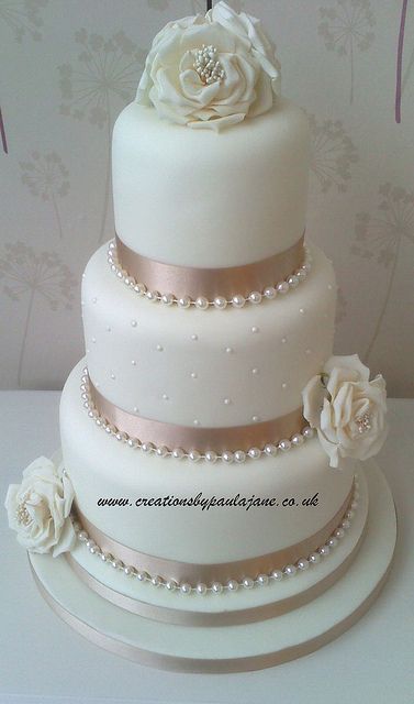 Wedding Cake with Pearls