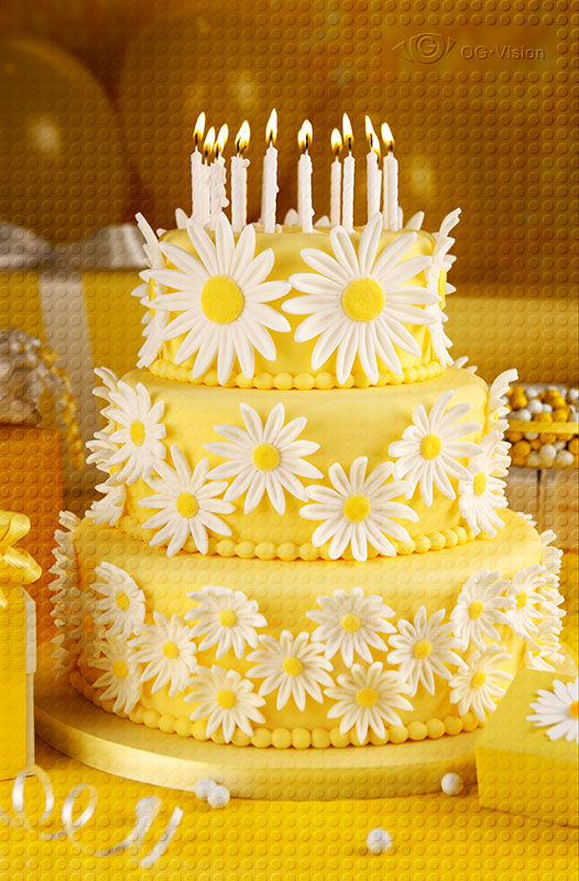 Yellow Daisy Birthday Cake