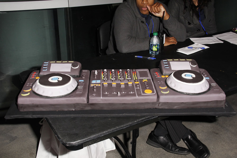 DJ Turntable Birthday Cake