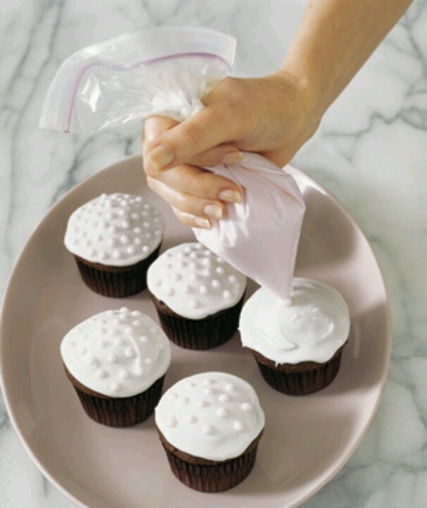 Frosting Cupcakes with a Plastic Bag