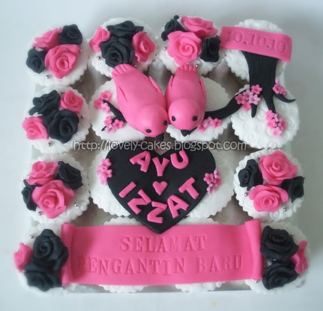 Pink Fondant Cupcakes