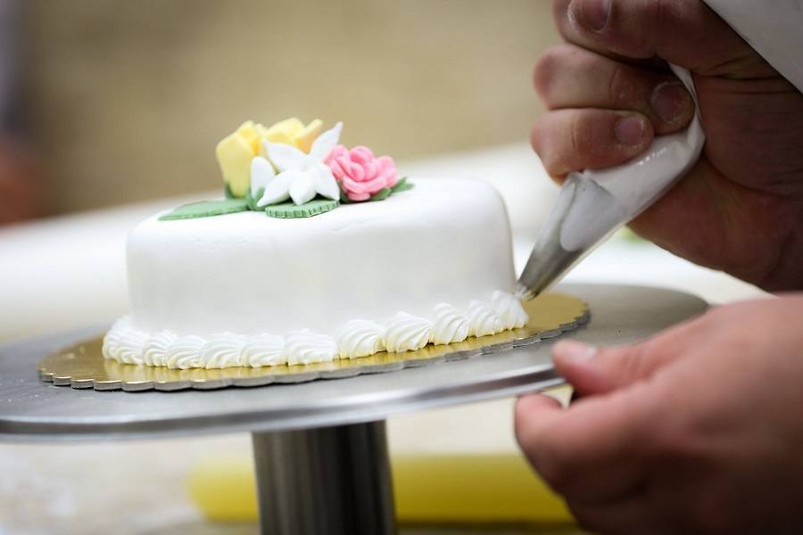 Satisfying Cake Decorating