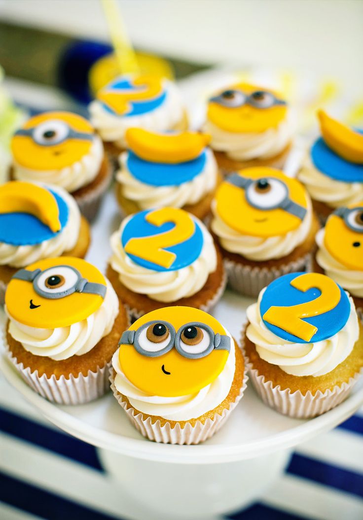 Cupcake Minion Birthday Party Cake