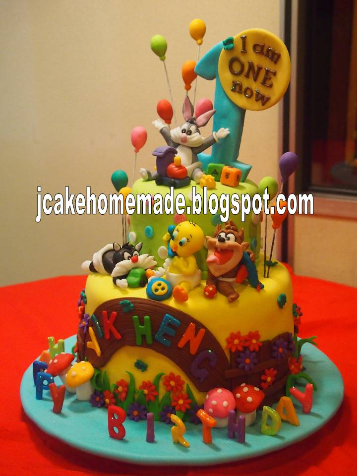 Looney Tunes Birthday Cake