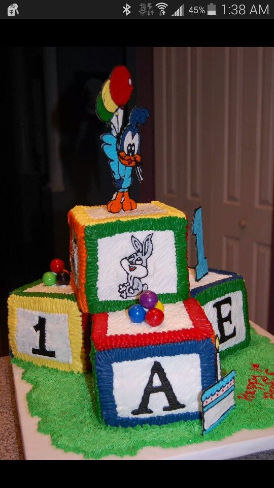 Looney Tunes Themes for a Birthday Cake