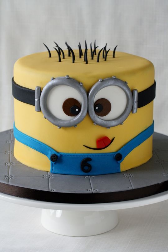 Minion Birthday Cake