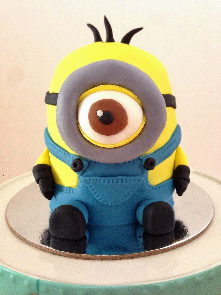 Minion Birthday Cake