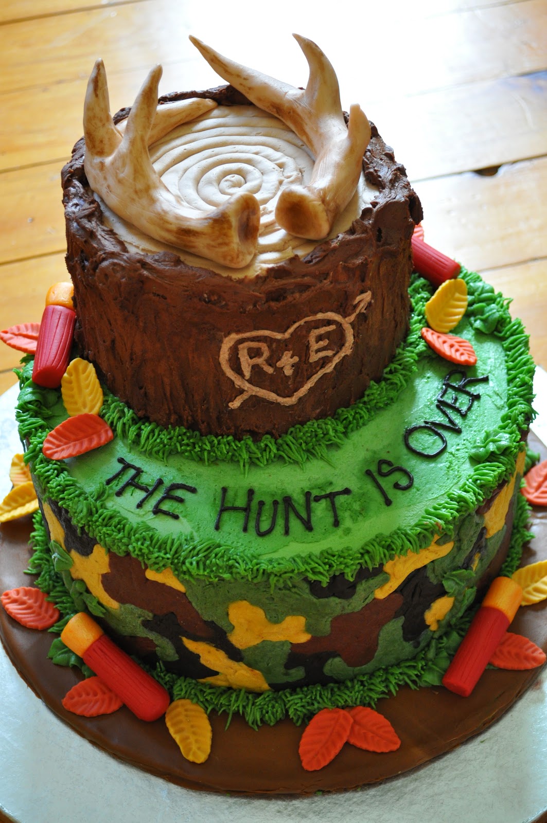 12 Photos of Groomsmen Hunting Cakes