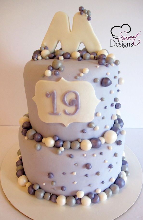 8 Photos of Nineteenth Birthday Cakes