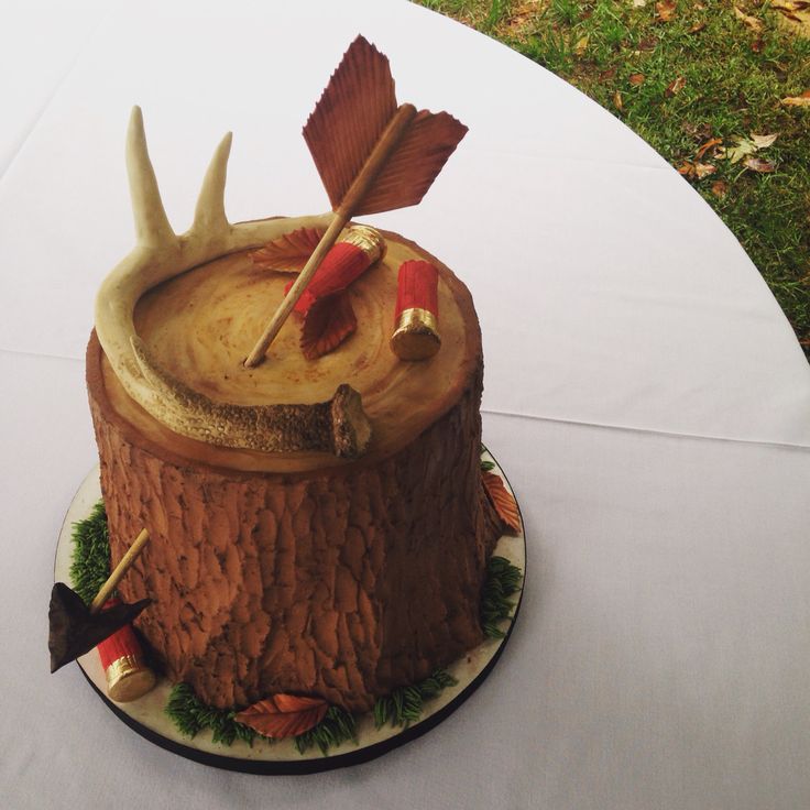 10 Photos of Antler Deer Groom's Cakes