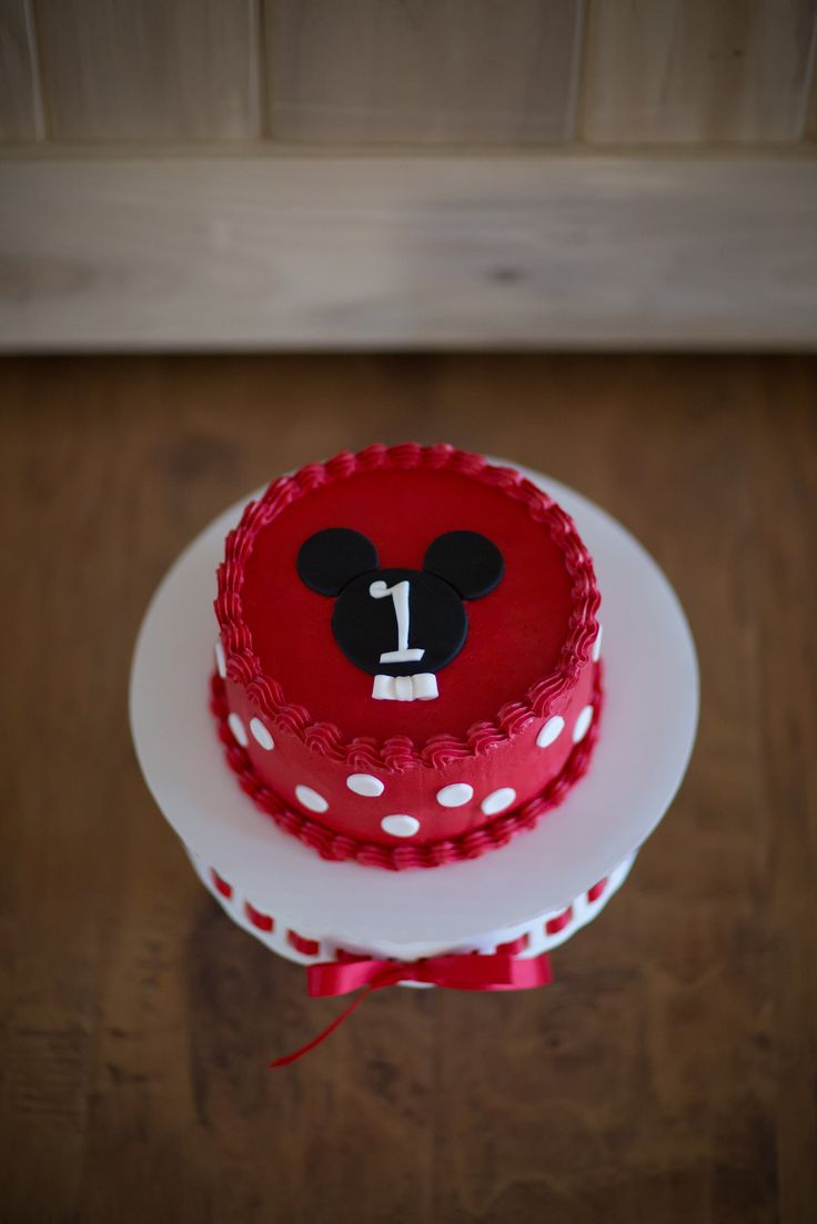 Fondant Mickey Mouse Smash Cake