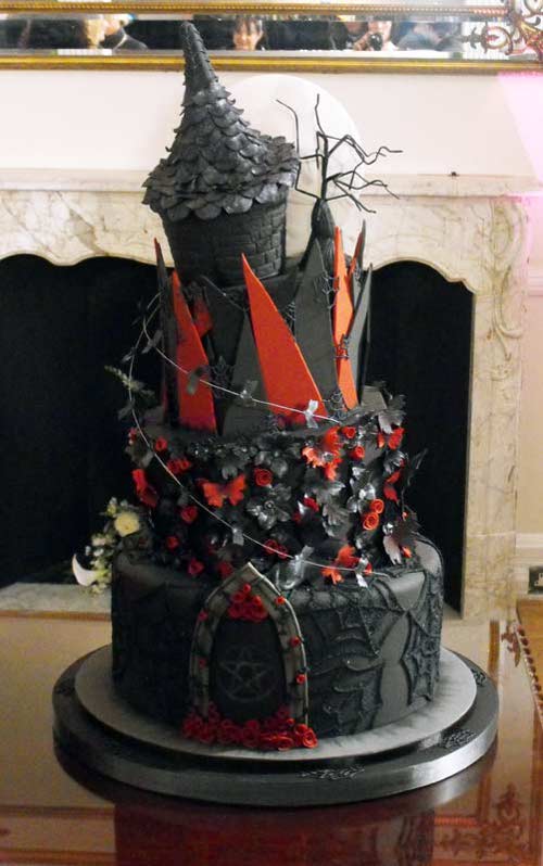 13 Photos of Big Gothic Birthday Cakes