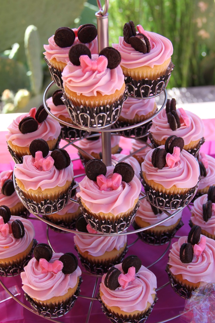 Minnie Mouse Birthday Cake & Cupcakes