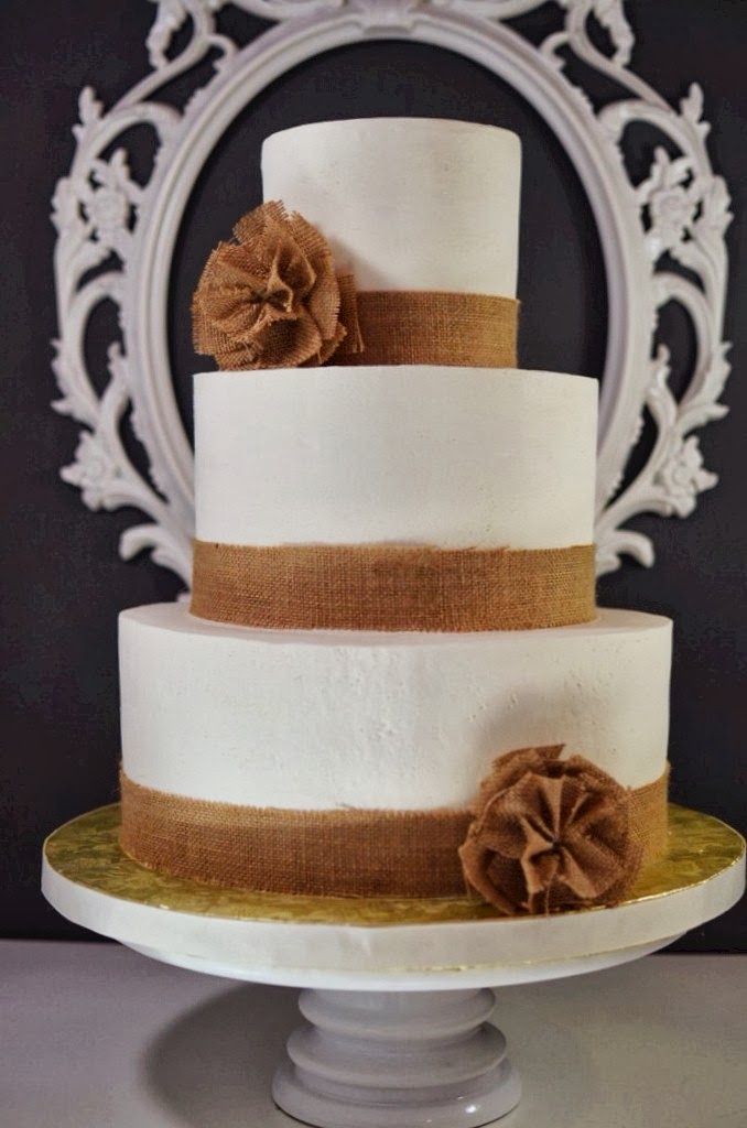 Rustic Wedding Cake with Burlap