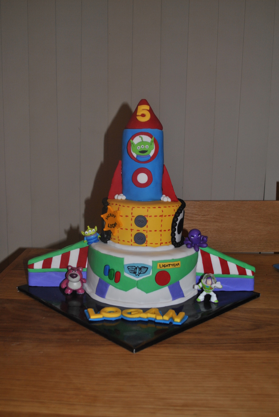 Toy Story Buzz and Woody Cake