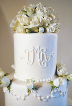 9 Wedding Cakes With Monograms Designs Photo Monogrammed Wedding