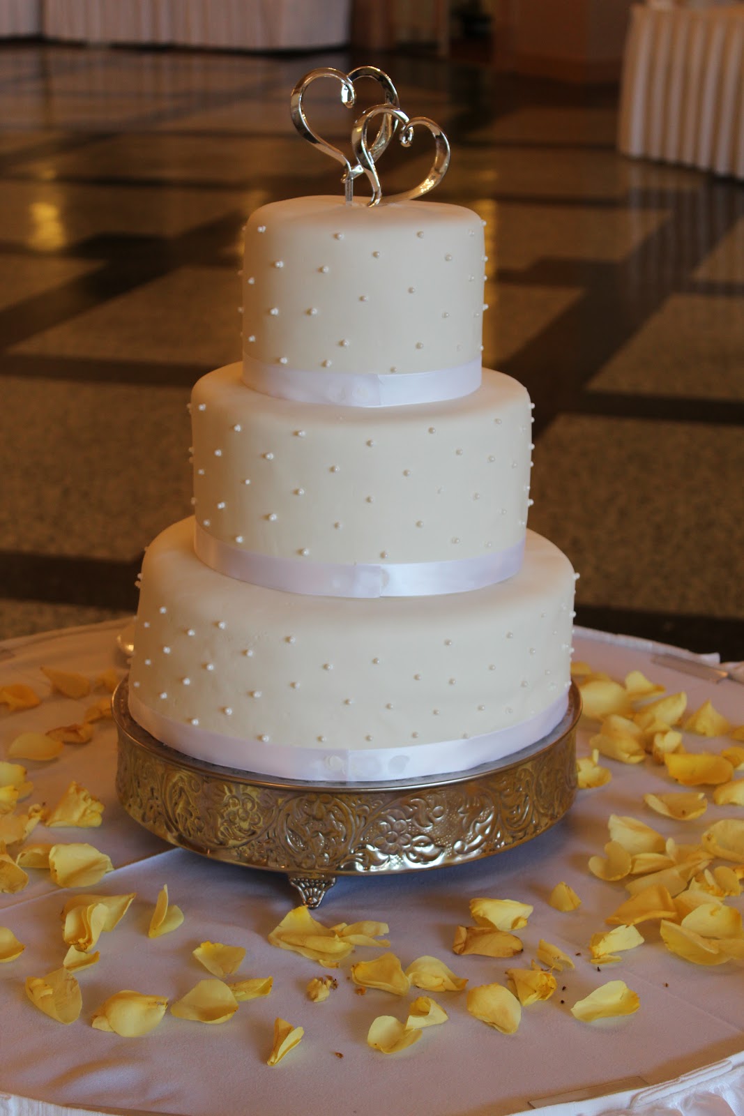 10 Simple Wedding Cakes With Pearls Photo White Wedding Cake