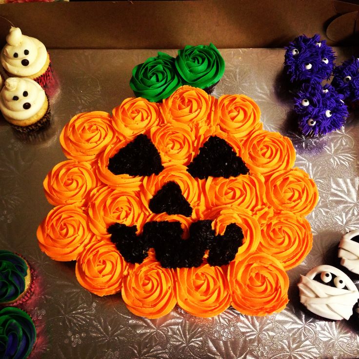 Pumpkin Cupcake Cake for Halloween