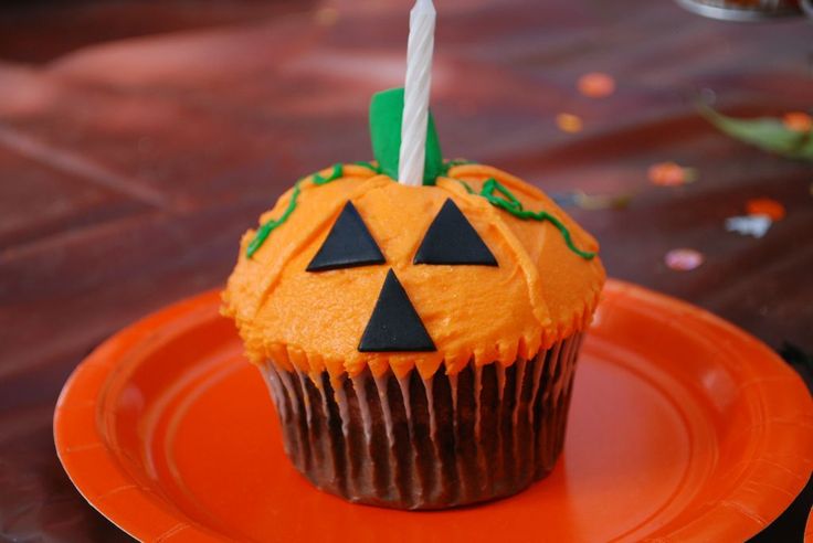 9 Photos of Pumpkin Birthday Cake Cupcakes