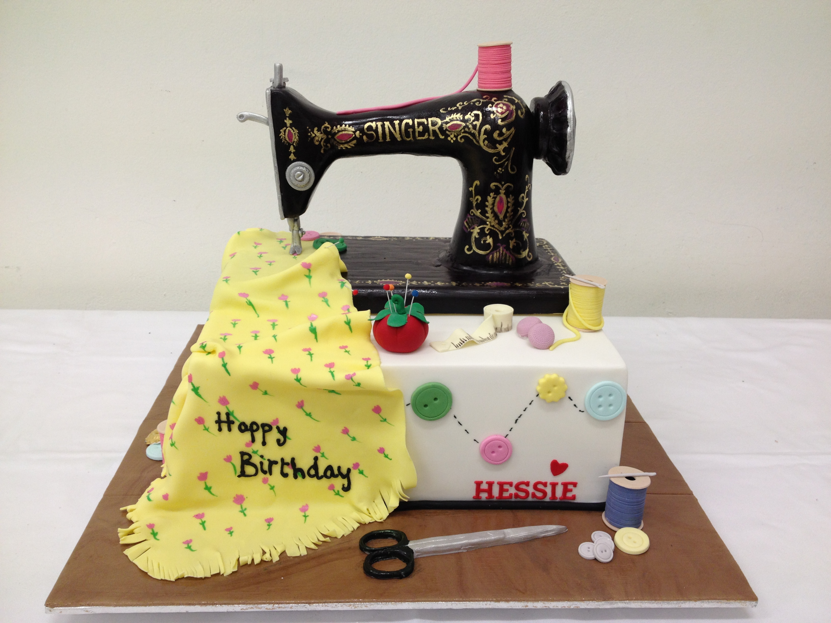 11 Photos of Birthday Cakes With Music Machine