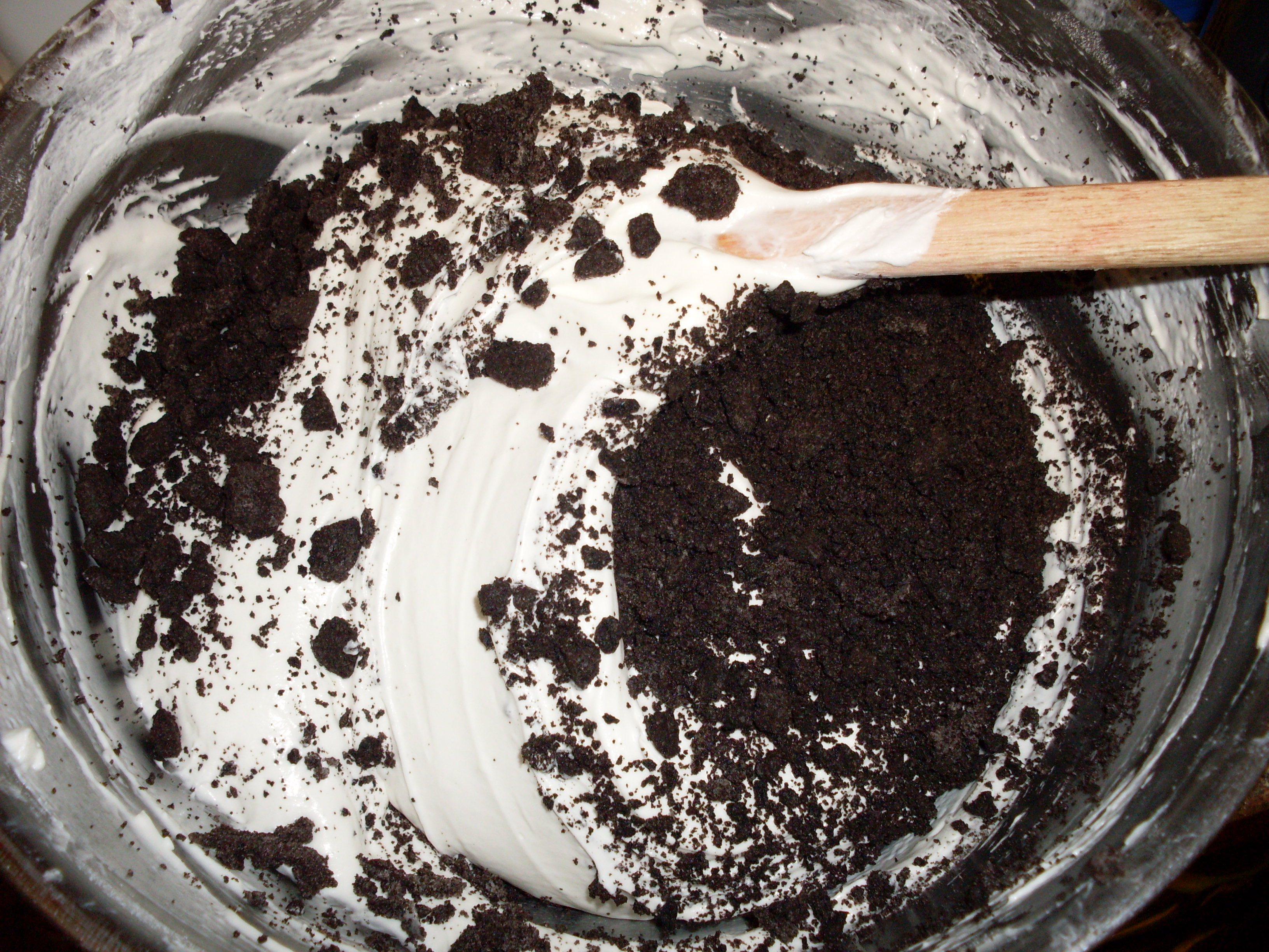 Cookies and Cream Oreo Cookie Cake Recipe