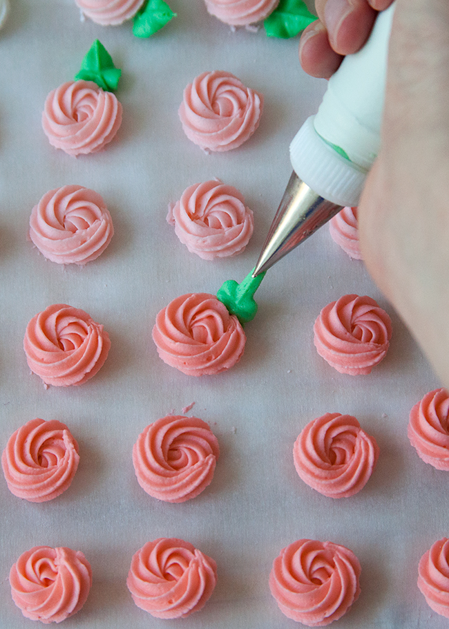 Icing Tip to Make Rosette Cake