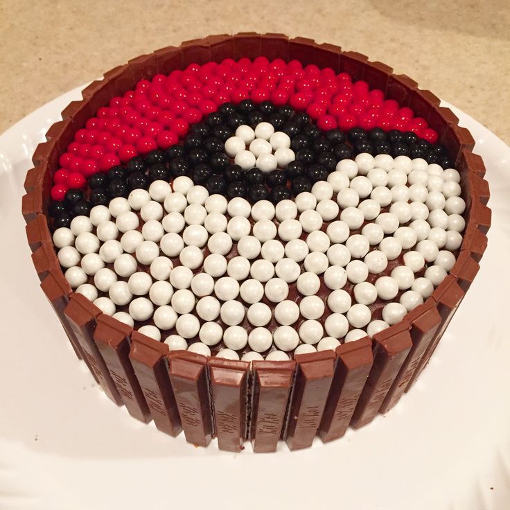 Pokemon Pokeball Cake