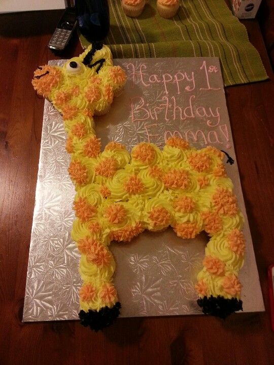 Giraffe Cupcake Cake