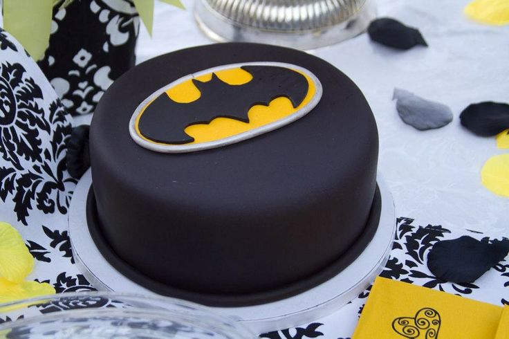 Batman-themed Wedding Cakes and Cupcakes