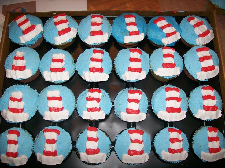 Cat and the Hat Cupcake Cake