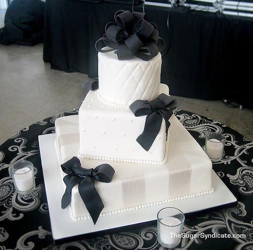 Elegant Black and White Wedding Cake